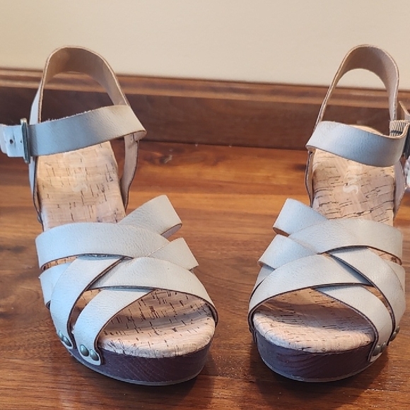 Kork-Ease Shoes - Elegant Cream Wedge Sandals